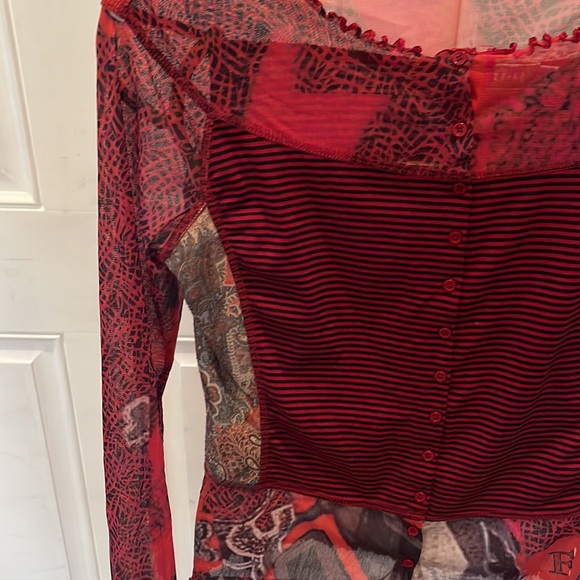 LULU H. Sheer button up top - Picture 5 of 8